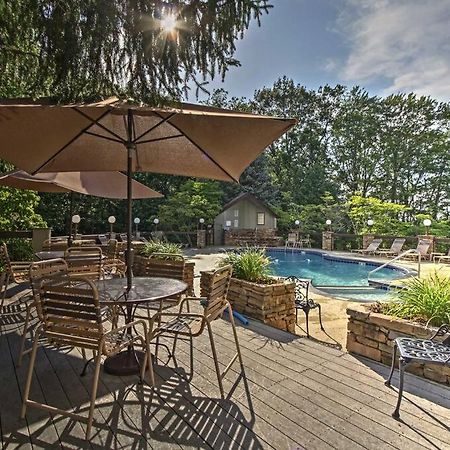 Lux Retro Getaway W/ Ober & Smoky Mtn Views! Villa Gatlinburg Exterior photo