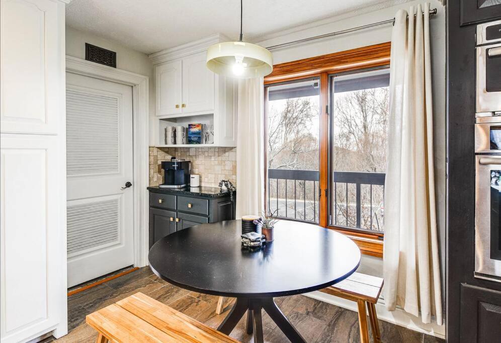 Lux Retro Getaway W/ Ober & Smoky Mtn Views! Villa Gatlinburg Exterior photo