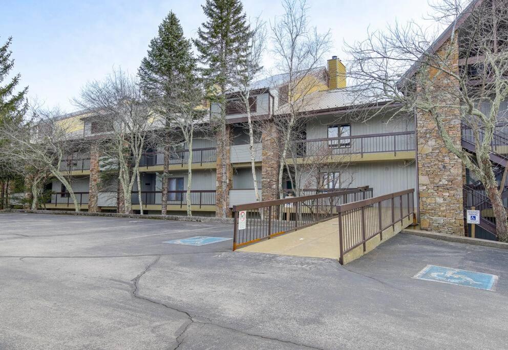 Lux Retro Getaway W/ Ober & Smoky Mtn Views! Villa Gatlinburg Exterior photo