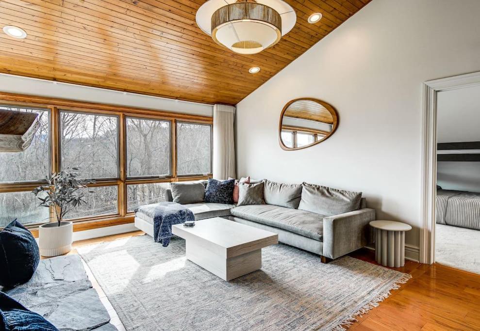 Lux Retro Getaway W/ Ober & Smoky Mtn Views! Villa Gatlinburg Exterior photo