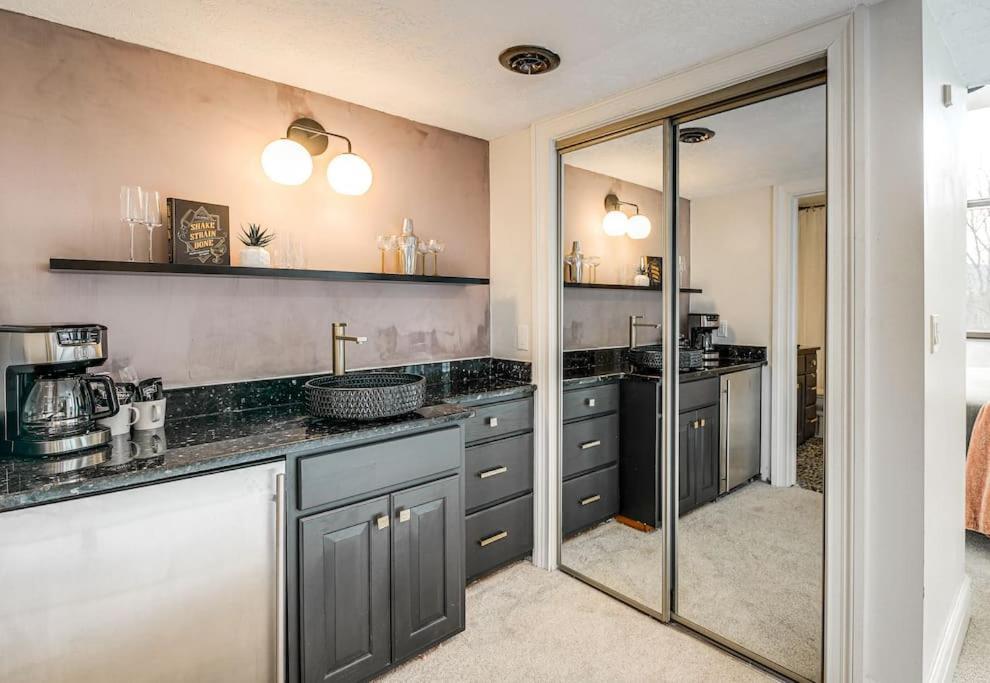 Lux Retro Getaway W/ Ober & Smoky Mtn Views! Villa Gatlinburg Exterior photo