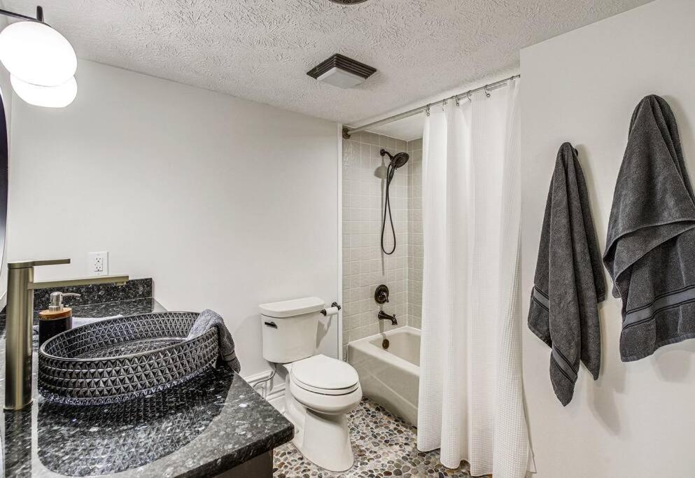 Lux Retro Getaway W/ Ober & Smoky Mtn Views! Villa Gatlinburg Exterior photo