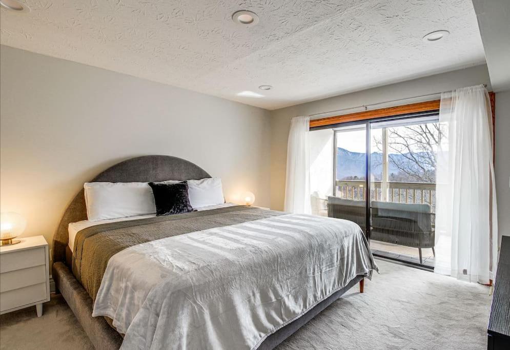 Lux Retro Getaway W/ Ober & Smoky Mtn Views! Villa Gatlinburg Exterior photo
