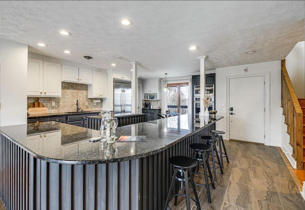 Lux Retro Getaway W/ Ober & Smoky Mtn Views! Villa Gatlinburg Exterior photo